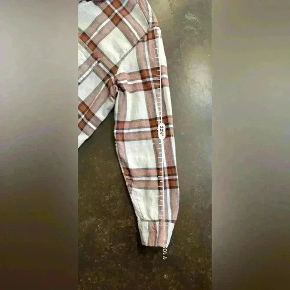 Universal Thread Plaid Top (O5) - Picture 5 of 8